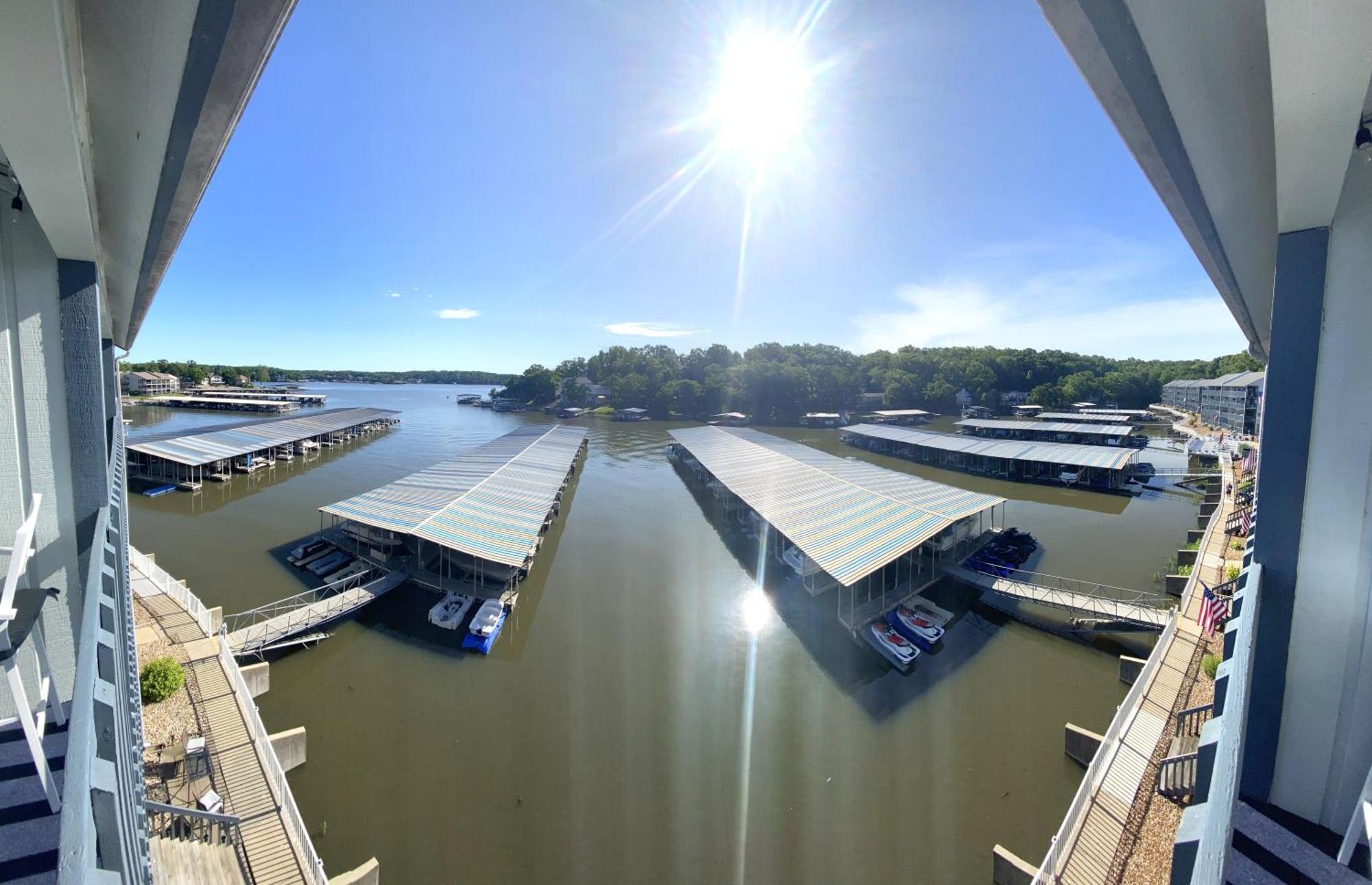 B Lakefront! Remodeled, Boat Slip, Patio Views, Pool, Boat Ramp, Wifi Osage Beach Exterior foto