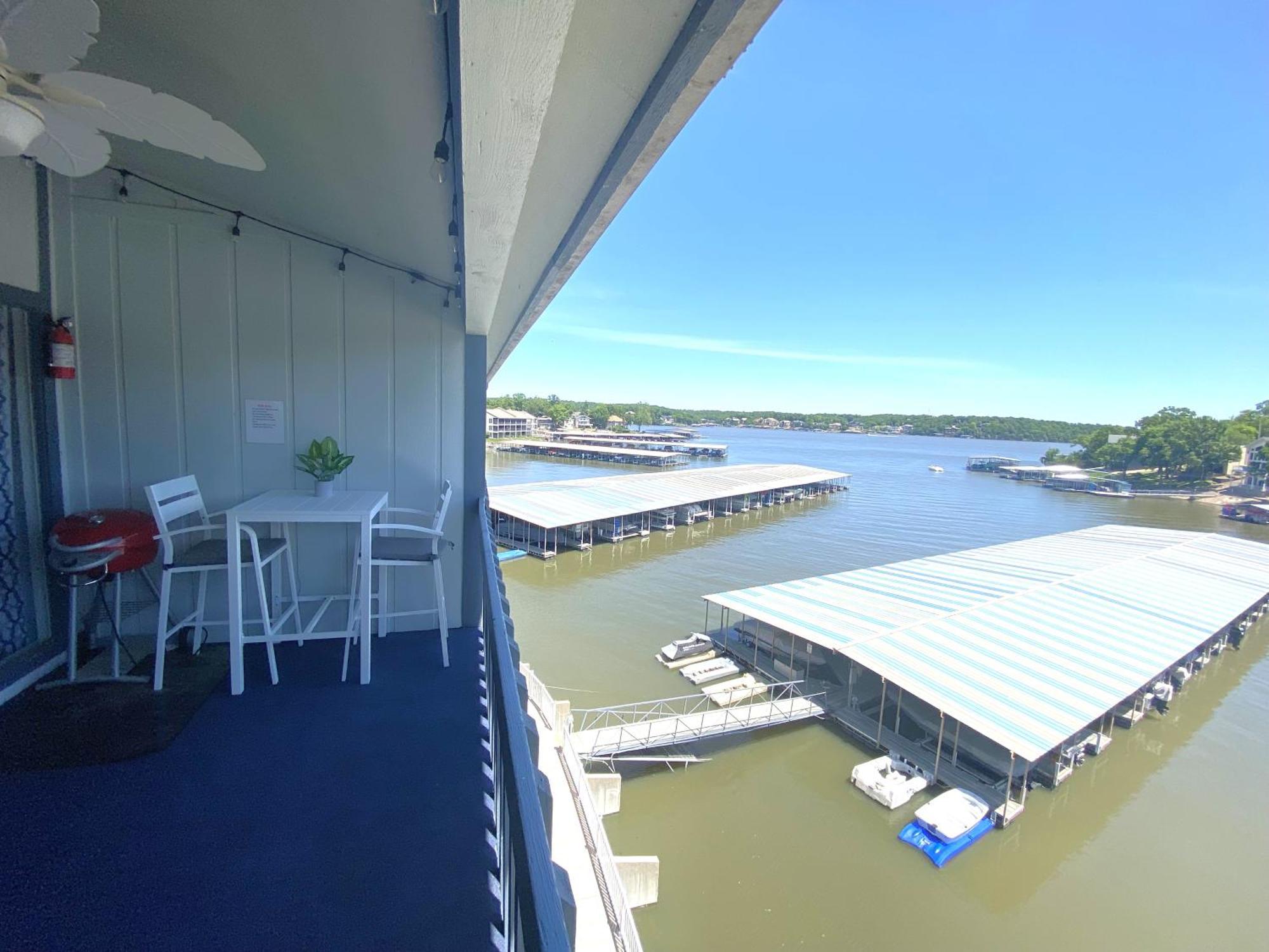 B Lakefront! Remodeled, Boat Slip, Patio Views, Pool, Boat Ramp, Wifi Osage Beach Exterior foto